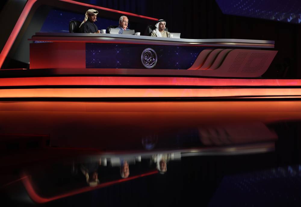 شاعر المليون .. حكايات القوافي تغرد على شاطئ الراحة بأبوظبي في الأمسية المباشرة الحادية عشرة