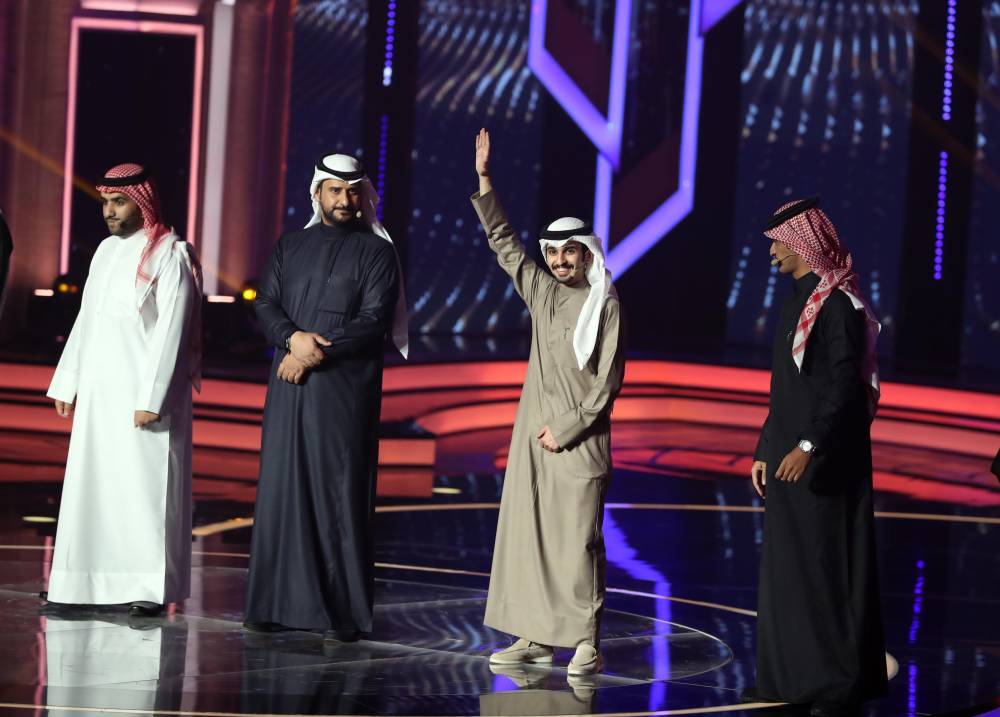 شاعر المليون .. حكايات القوافي تغرد على شاطئ الراحة بأبوظبي في الأمسية المباشرة الحادية عشرة