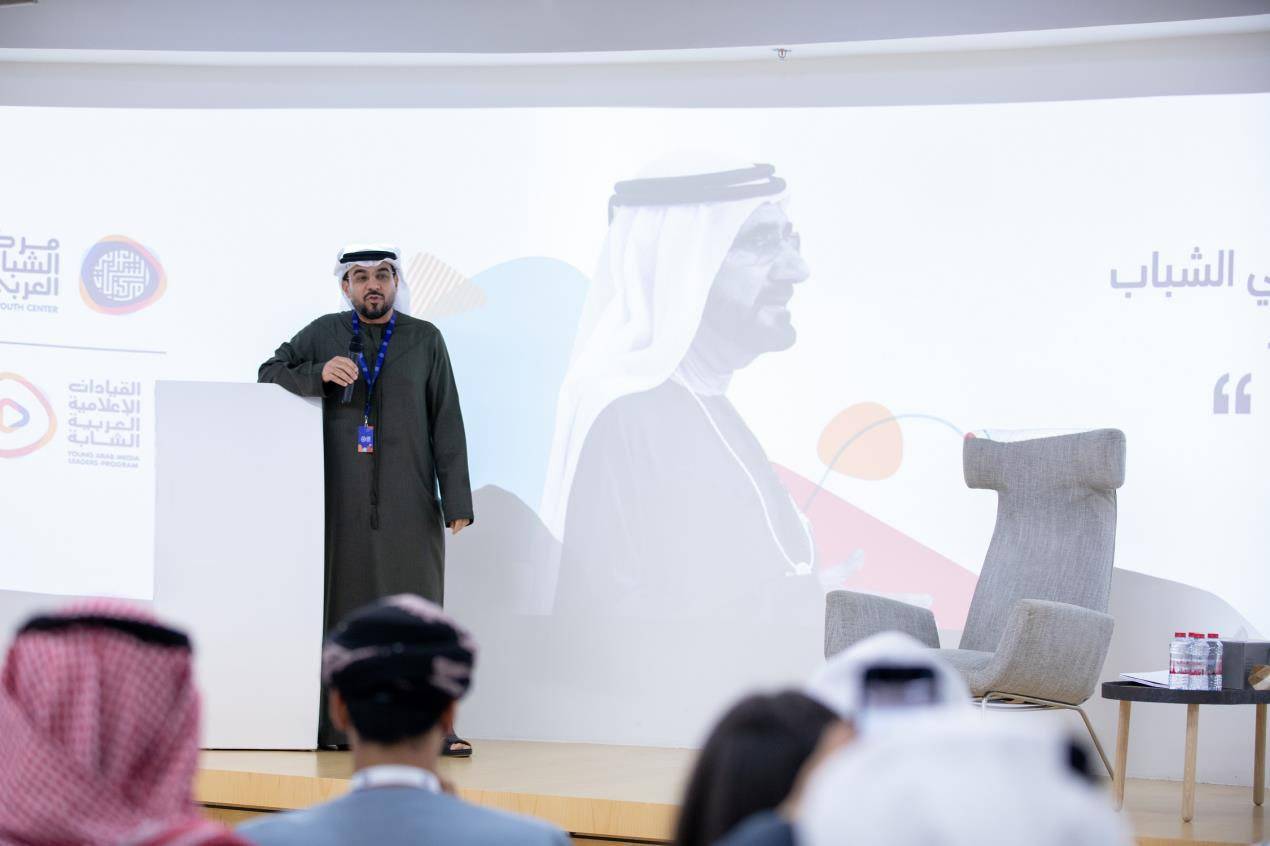 رئيس المكتب الإعلامي لحكومة دولة الإمارات يلتقي أعضاء برنامج القيادات الإعلامية العربية الشابة