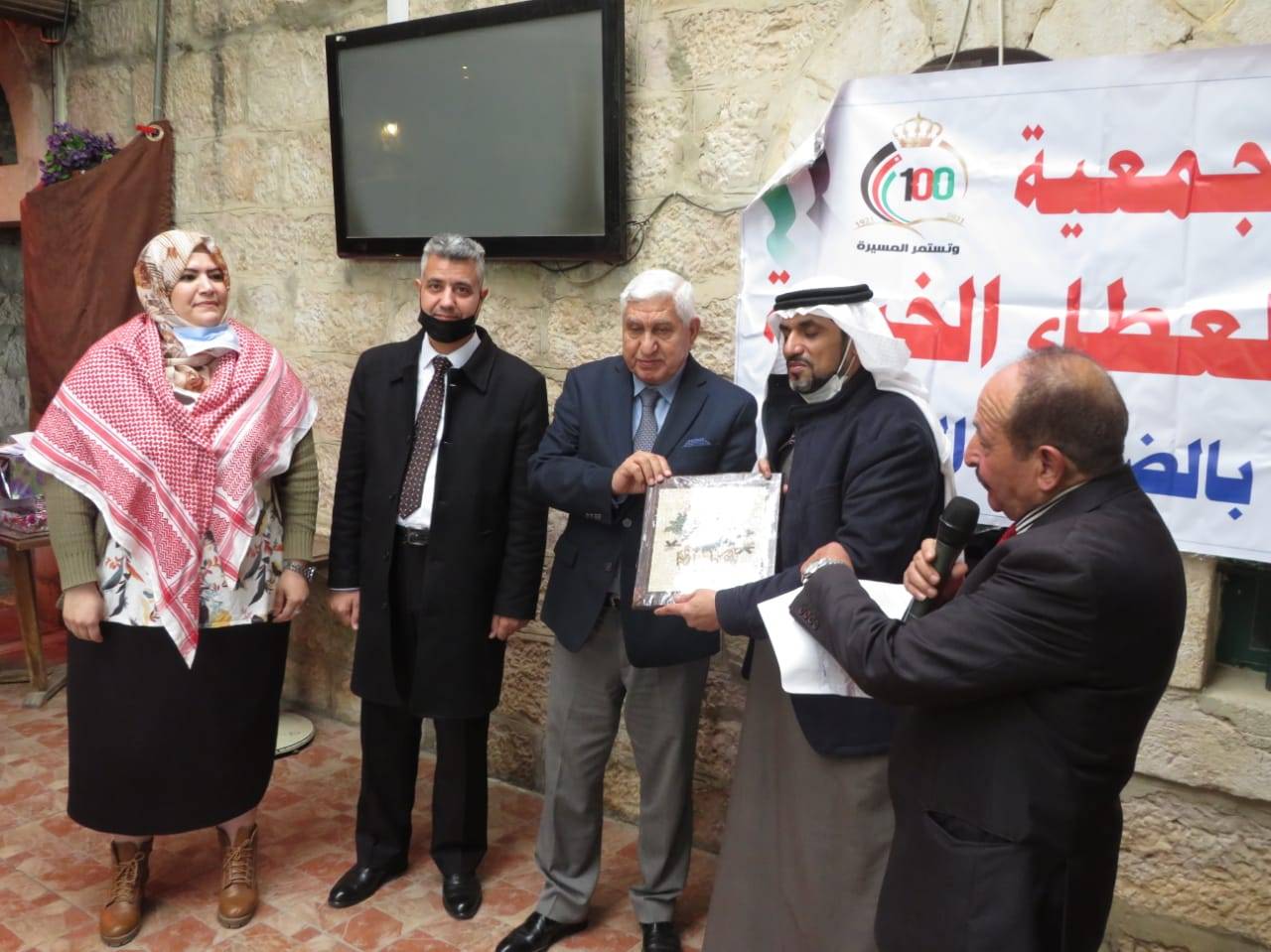 جمعية وسام العطاء تكرم الأيتام وأمهاتهم بمادبا بمناسبة الاعياد الوطنية 
