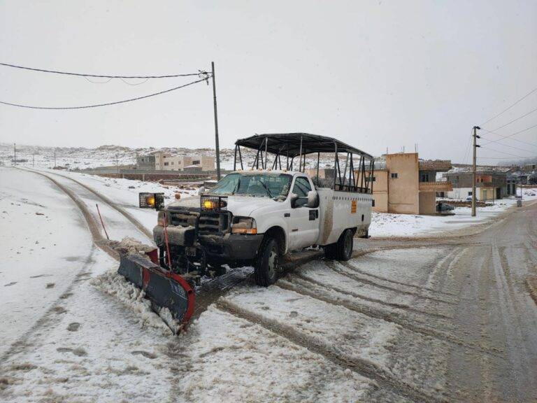 الثلوج تغلق طرقا في مرتفعات البترا