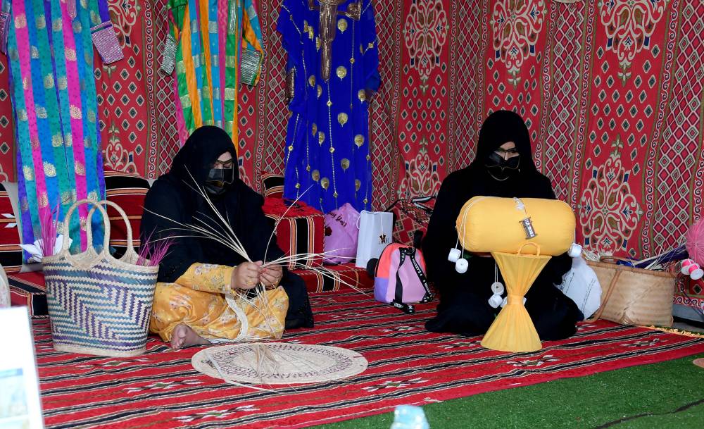 نادي تراث الإمارات يشارك في مهرجان المبزرة بالعين