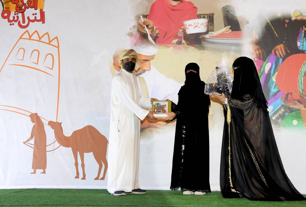 نادي تراث الإمارات يشارك في مهرجان المبزرة بالعين