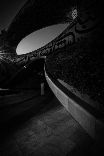 متحف المستقبل وجهة ساحرة تستقطب عدسات المصورين العالميين وعشاق التصوير الفوتوغرافي  ​