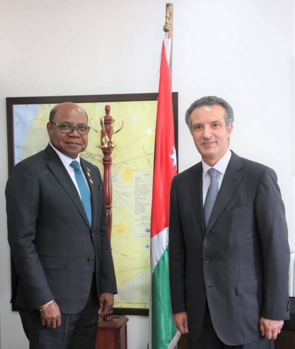 وزير السياحة يبحث مع نظيره الجامايكي سبل تعزيز التعاون بالمجال السياحي