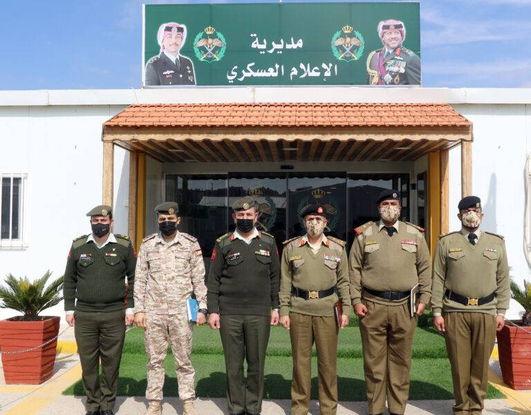 وفد عسكري بحريني يزور مديرية الإعلام العسكري