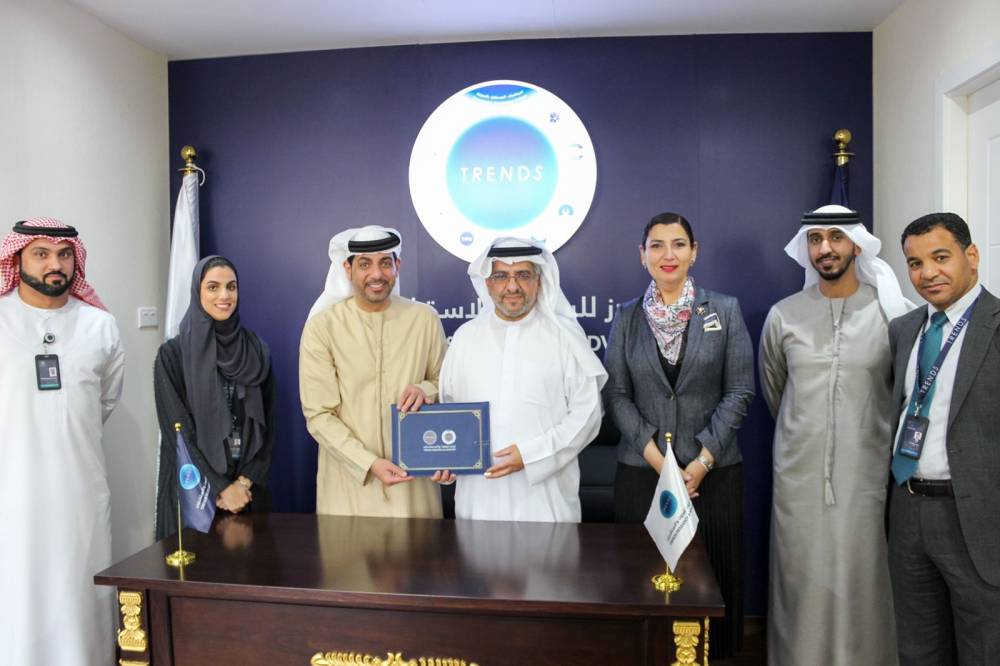 تريندز وحرف آند فاصلة يوقعان اتفاقية تعاون بحثي وإعلامي