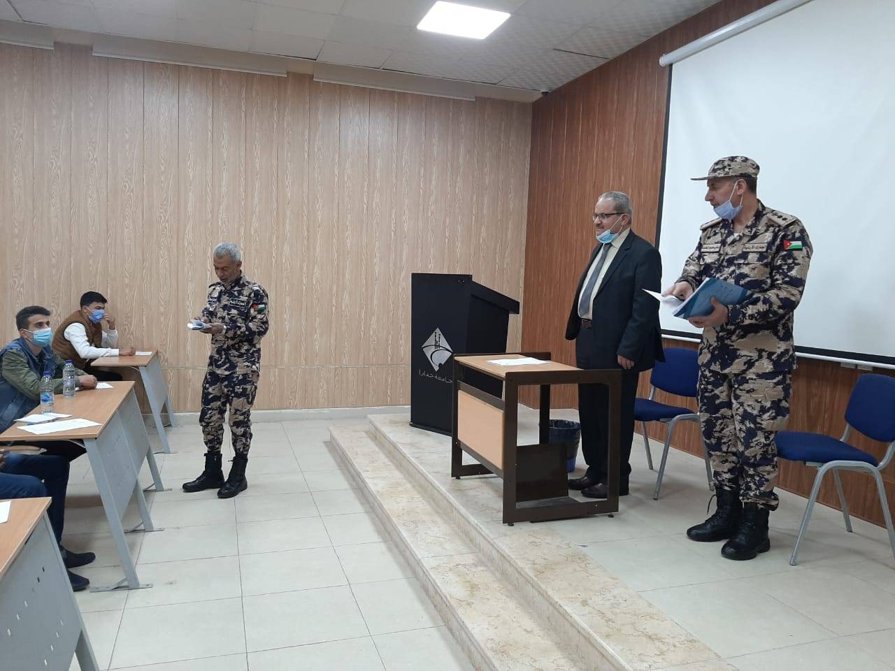 عبيدات يفتتح دورة الاجراءات الجمركية لموظفي شركات التخليص 