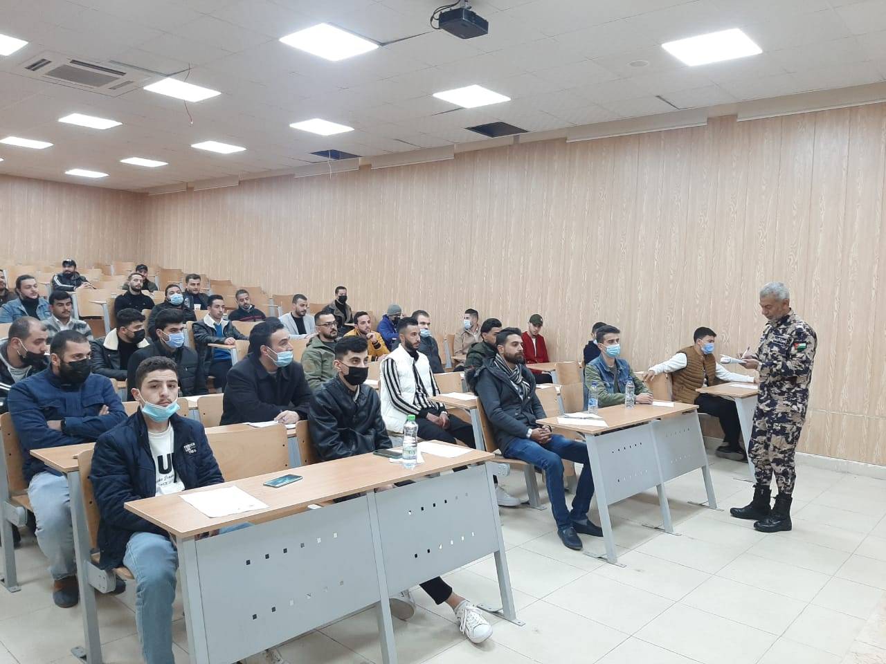 عبيدات يفتتح دورة الاجراءات الجمركية لموظفي شركات التخليص 