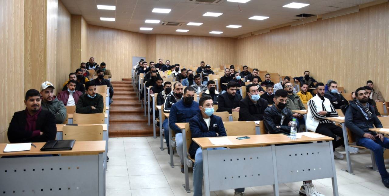 عبيدات يفتتح دورة الاجراءات الجمركية لموظفي شركات التخليص 