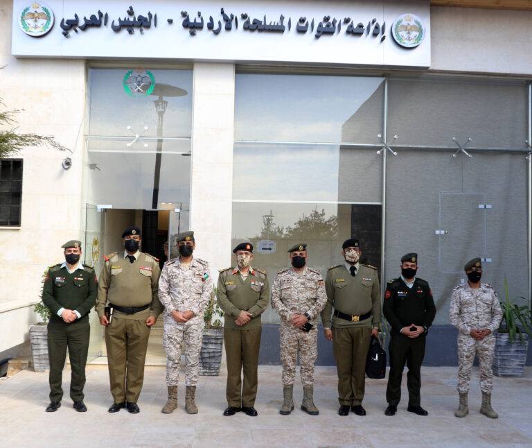 وفد عسكري بحريني يزور مديرية الإعلام العسكري