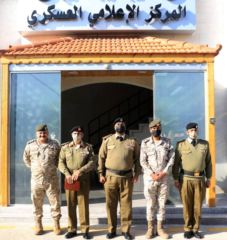 وفد عسكري بحريني يزور مديرية الإعلام العسكري