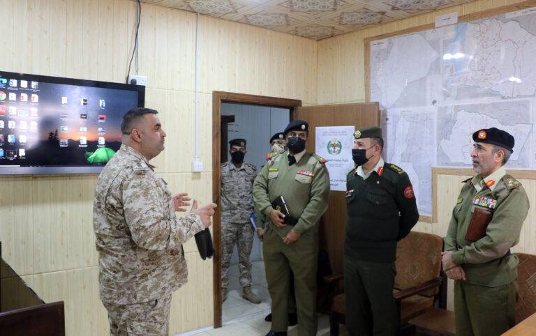وفد عسكري بحريني يزور مديرية الإعلام العسكري