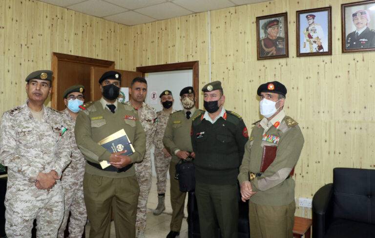 وفد عسكري بحريني يزور مديرية الإعلام العسكري