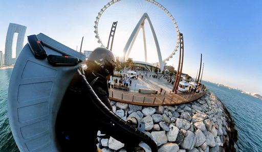 دعوات طائرة ... هكذا دعى أجمل مبنى في العالم زواره في دبي  فيديو 