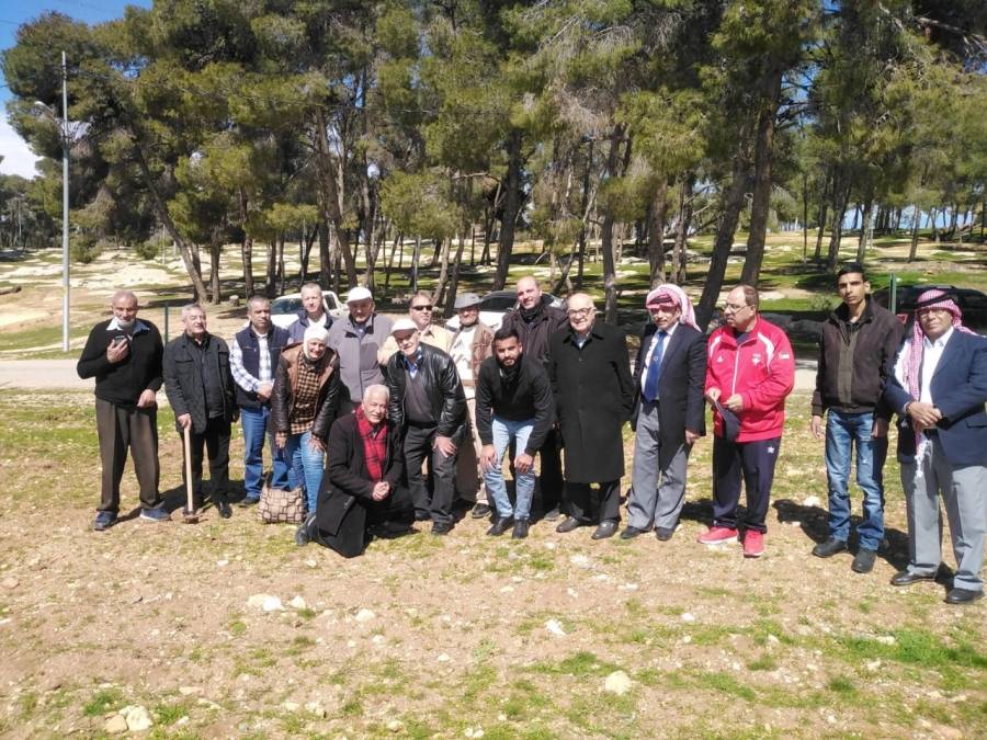 الامانة وهيئة رواد الحركة الرياضية والشبابية تنفذان حملة زراعة اشجار في متنزه غمدان