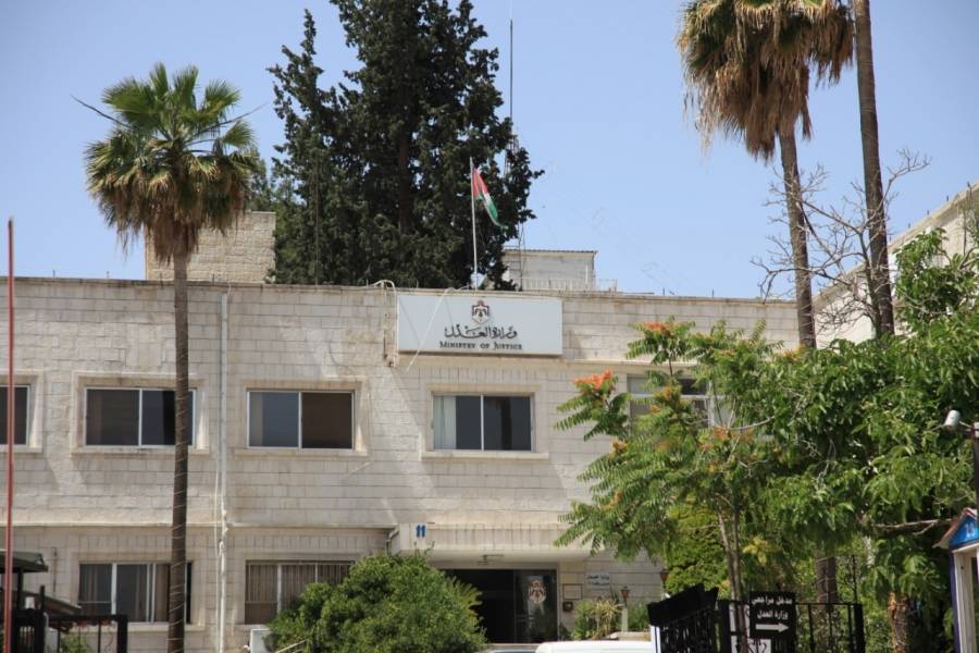 العدل: المحاكم ومراكز الإصلاح مهيأة لإجراء المحاكمات عن بعد