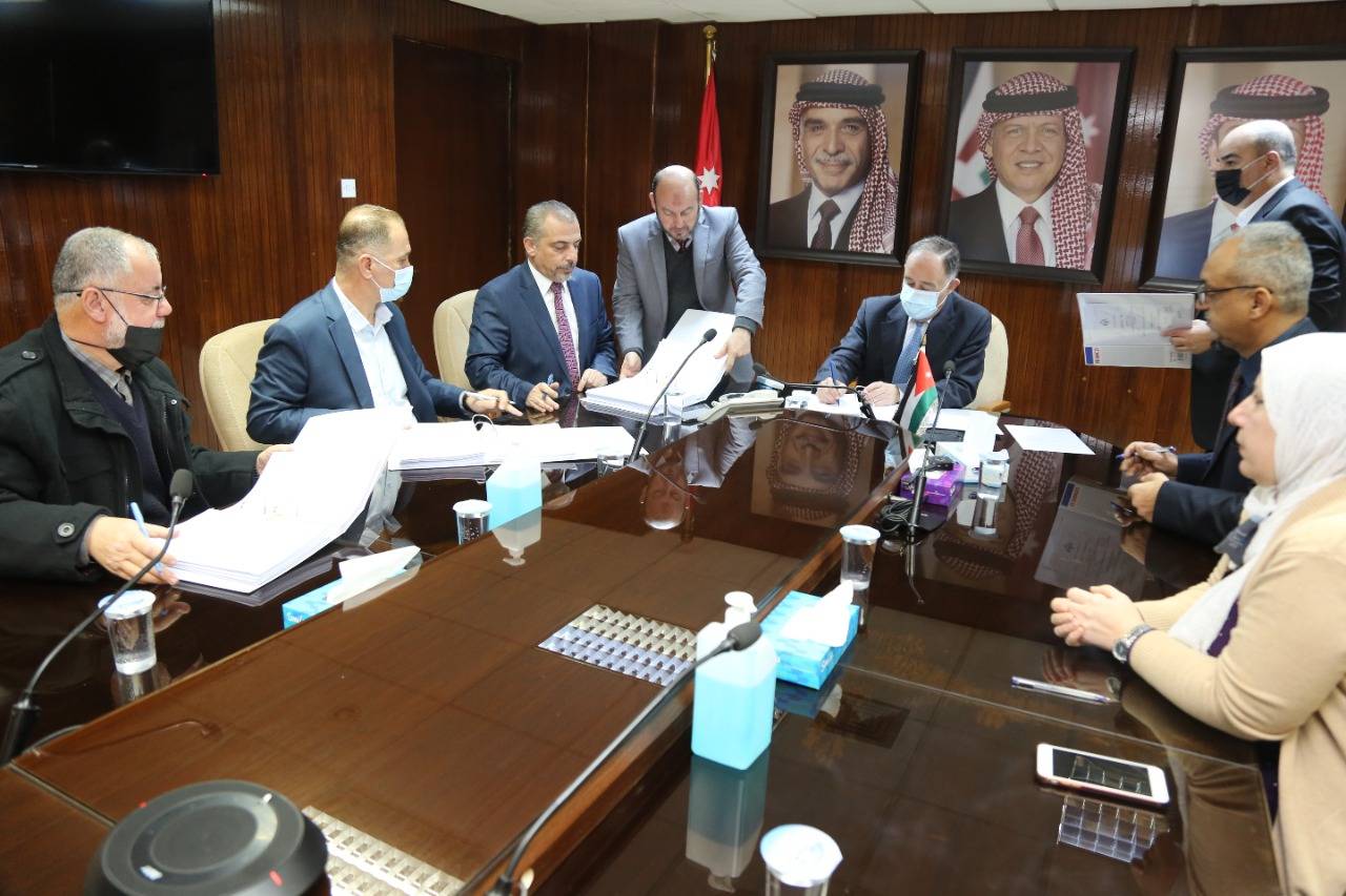 توقيع اتفاقية  تأهيل شبكات عين الباشا بقيمة (5.8) مليون دينار 