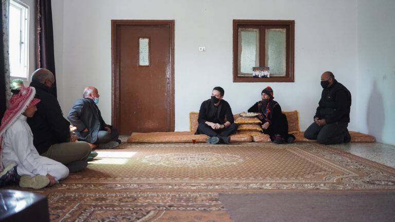 ولي العهد يلبي دعوة الحاجة حمدة الزيود