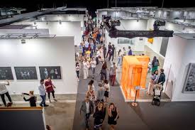 مجموعة آرت دبي تؤجل معرضها الفني لعام 2020