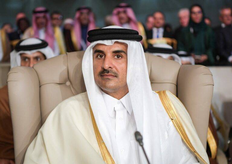 أمير قطر يدعو أطراف أزمة أوكرانيا لحل نزاعاتهم بالطرق الدبلوماسية