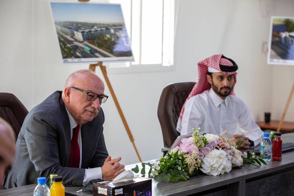 وزير الأشغال يزور مشروع براحة الجنوب في قطر