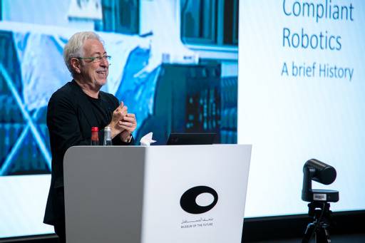 الجلسة الثانية من حوارات المستقبل تتناول  الإنسان والروبوت لاكتشاف المحيطات والفضاء