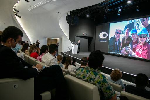 الجلسة الثانية من حوارات المستقبل تتناول  الإنسان والروبوت لاكتشاف المحيطات والفضاء