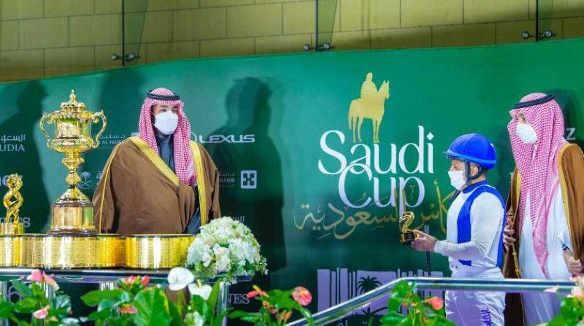 ولي العهد يتوج الجواد «إمبلم رود» بجائزة كأس السعودية الأغلى