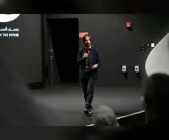 نائب رئيس مايكروسوفت يستعرض في متحف المستقبل قوة وتأثير التكنولوجيا على تجاوز قيود الزمن والمكان