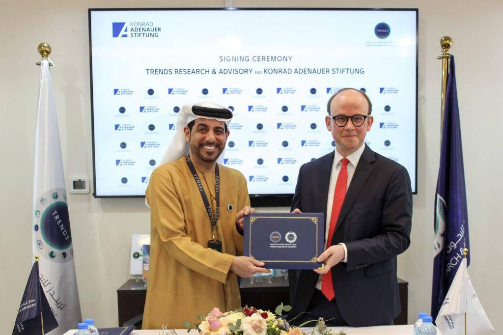 تريندز وكونراد أديناور يوقّعان مذكرة تعاون في المجالات البحثية وتنظيم المؤتمرات الدولية المشتركة