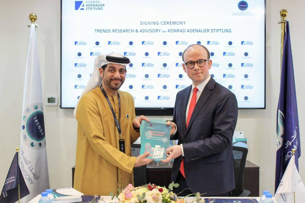 تريندز وكونراد أديناور يوقّعان مذكرة تعاون في المجالات البحثية وتنظيم المؤتمرات الدولية المشتركة