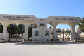 الخارجية تسهيل  إجراءات عبور ودخول (٣١٠) مواطناً أردنياً عبر الحدود الأوكرانيا
