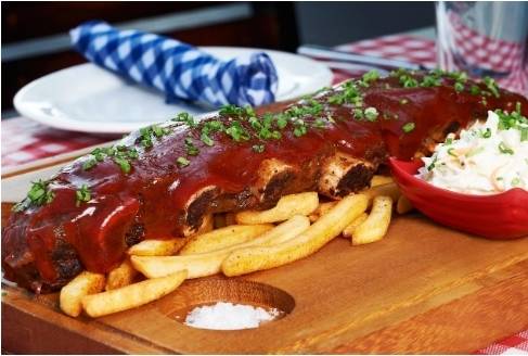 كلو باربكيو رأس الخيمة يحصد جائزة الغذاء الدولية المرموقة لِلعام عن فئة أفضل مطعم أمريكي