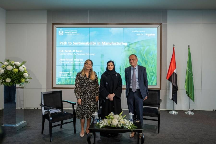 وزارة الصناعة والتكنولوجيا المتقدمة تستعرض مع شنايدر إلكتريك حلول تنافسية ومستدامة للقطاع الصناعي الإماراتي