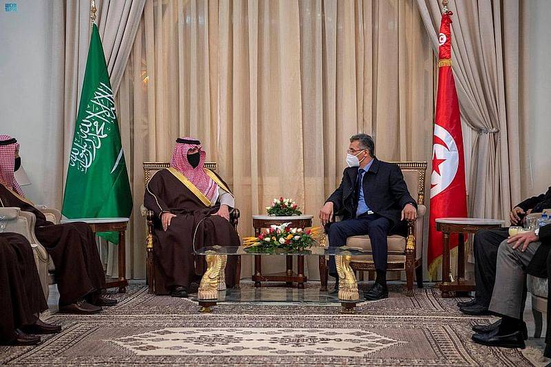 سمو الأمير عبدالعزيز بن سعود يصل إلى الجمهورية التونسية في زيارة رسمية