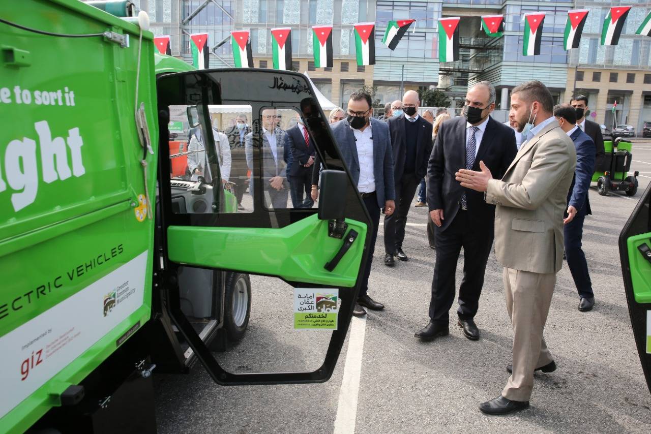 الشواربة يفتتح شارع الرسالة