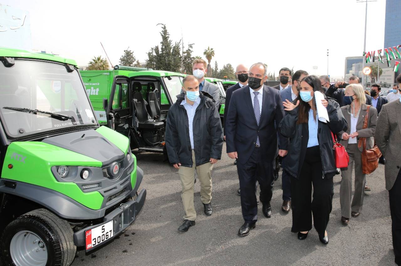 الشواربة يفتتح شارع الرسالة