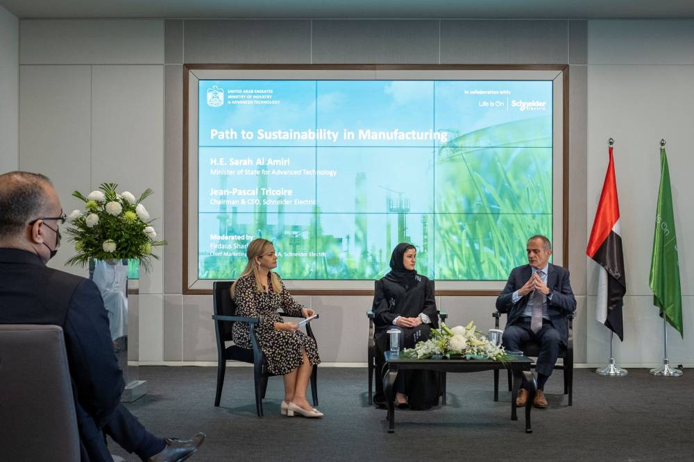  وزارة الصناعة والتكنولوجيا المتقدمة تستعرض مع شنايدر إلكتريك حلول تنافسية ومستدامة للقطاع الصناعي الإماراتي