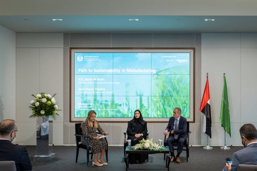  وزارة الصناعة والتكنولوجيا المتقدمة تستعرض مع شنايدر إلكتريك حلول تنافسية ومستدامة للقطاع الصناعي الإماراتي