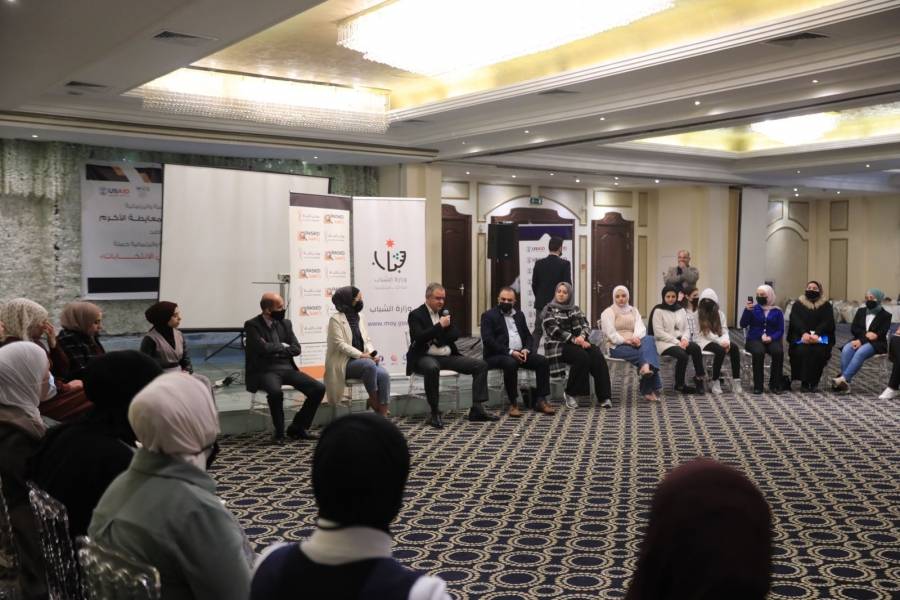 وزير الشباب يشارك في الجلسة الحوارية لمبادرة شابات فاعلات في انتخابات الادارة المحلية ٢٠٢٢