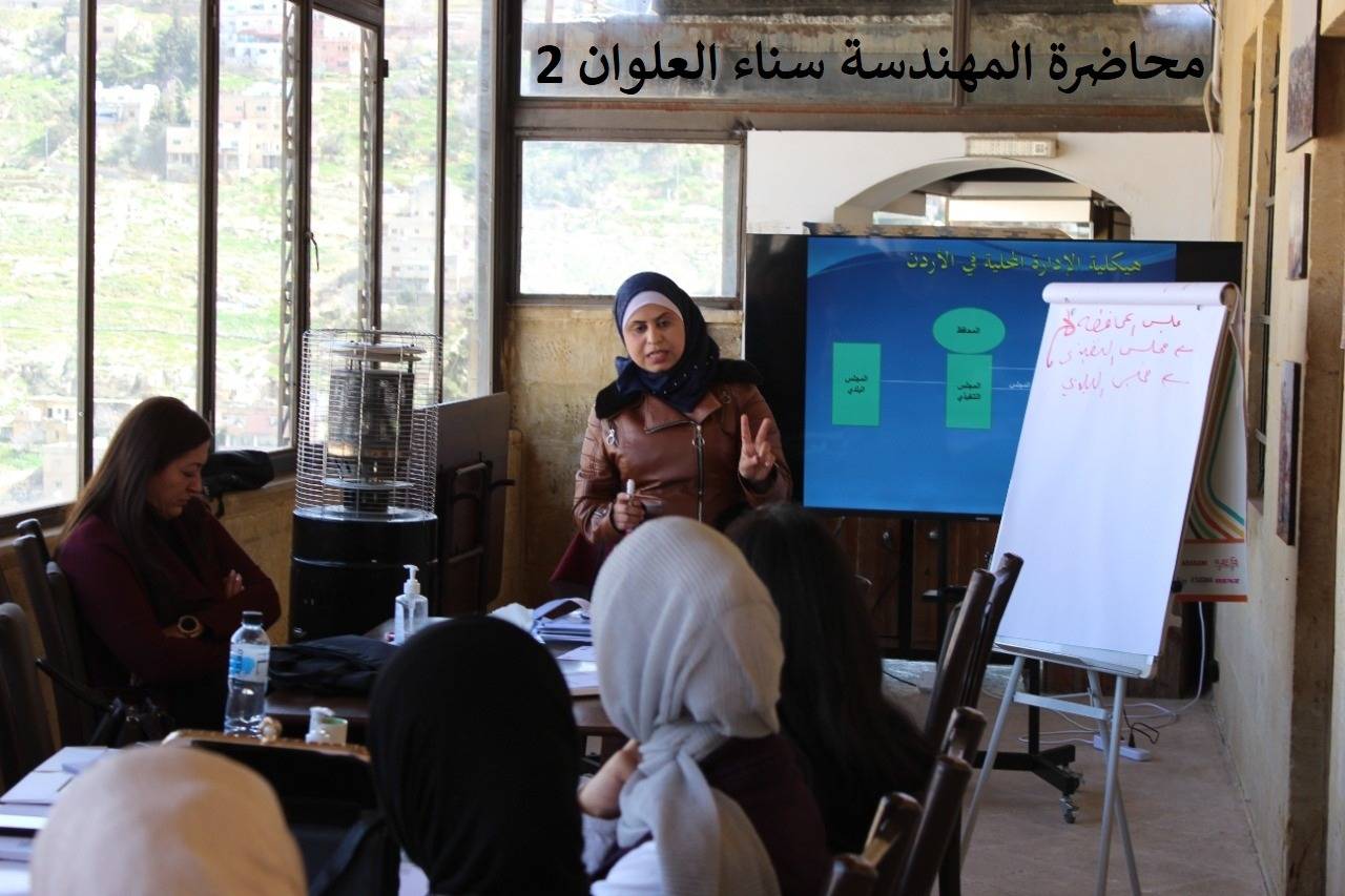 لقاءات حوارية للتأكيد على أهمية مشاركة المرأة والشباب في انتخابات مجالس المحافظات والمجالس البلدية / مصوّر 