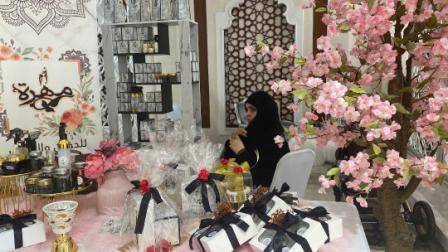 إشادة بالتنظيم والتسهيلات المقدمة للعارضين وإقبال جماهيري منقطع النظير  على منتجات العطور والملابس والمجوهرات المعروضة فيه