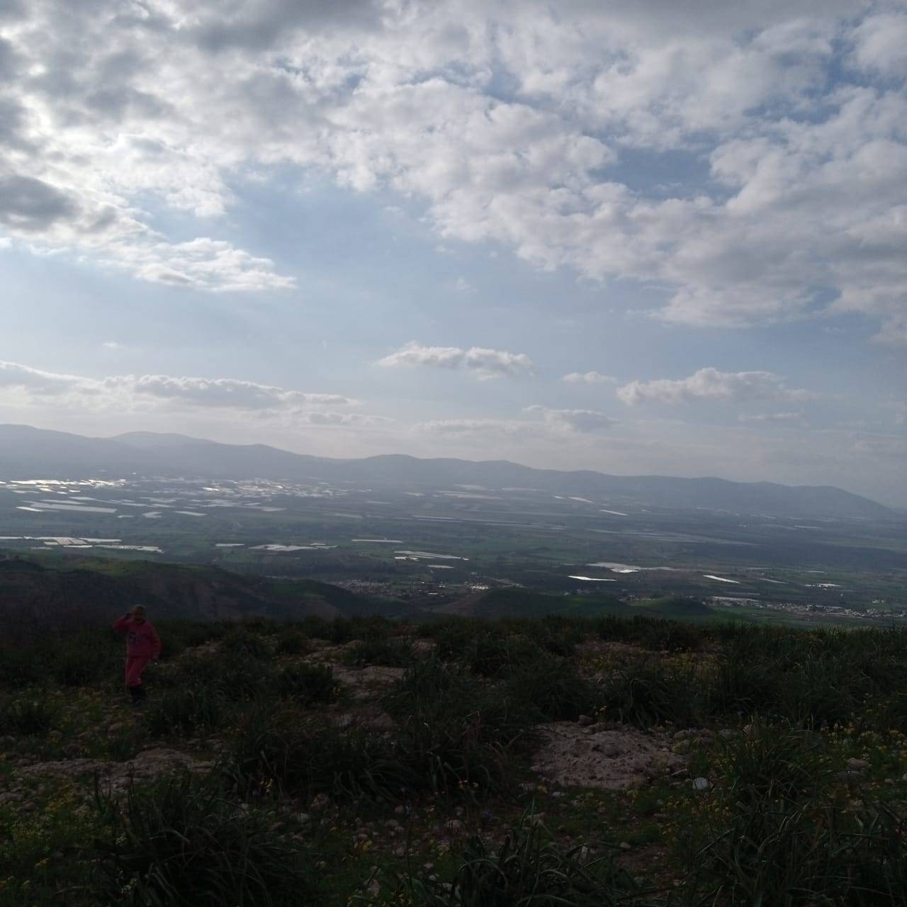 جبال عجلون تعانق جبال فلسطين