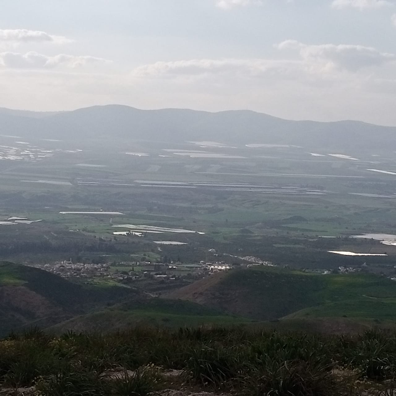 جبال عجلون تعانق جبال فلسطين