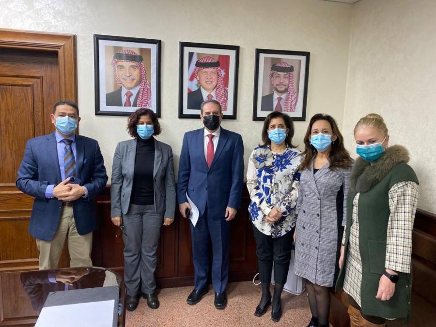وزير الصحة يؤكد ضرورة توثيق التعاون للتصدي لظاهرة مقاومة الميكروبات للمضادات