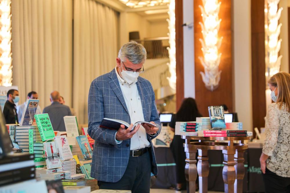 مؤسسة الإمارات للآداب تحتفل بشهر القراءة بفعاليات أدبية ثرية 