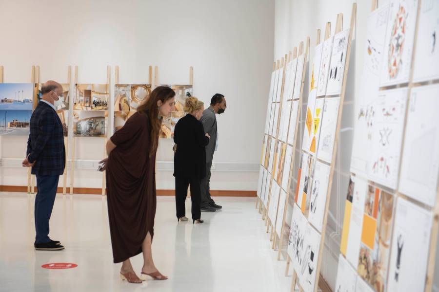 الجامعة الكندية دبي بالتعاون من جامعة ماكجيل تنظيم معرض فن الإنويت الإسكيمو الكندي في دبي
