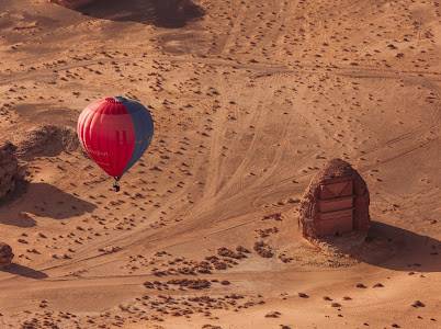 مهرجان سماء العلا يحقق الرقم القياسي لأكبر عرض ليلي للمناطيد المضيئة في العالم  