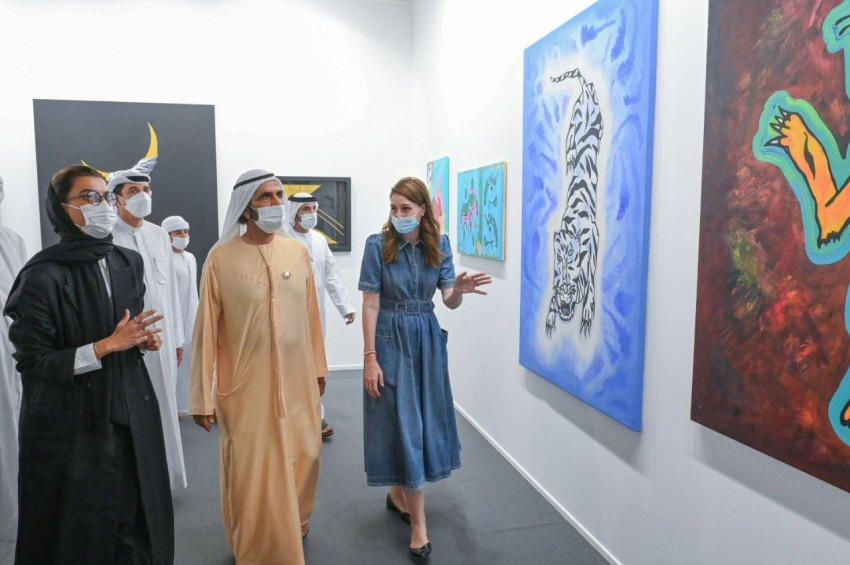 محمد بن راشد يزور معرض «آرت دبي»